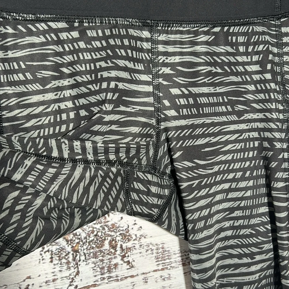 Lululemon Pace Rival Crop *Full-OnLuxtreme Stripe Play Slate Black Size 4